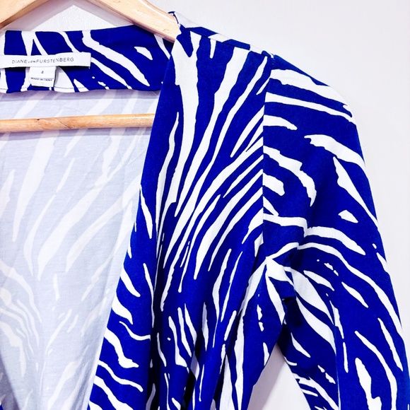 DIANE VON FURSTENBERG Blue zebra wrap dress - Picture 5 of 11